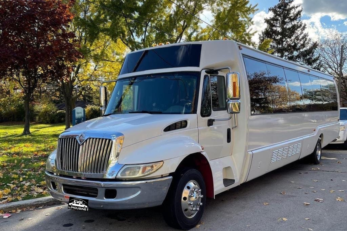 Navigator Stretch Limousine